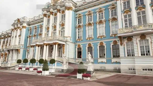 Catherine Palace(Mel Longhurst / AP Images)