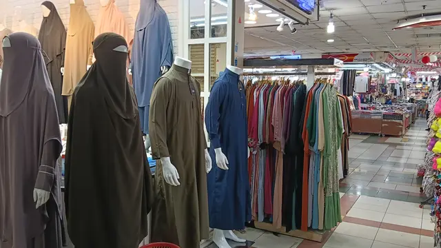 Kegiatan di Pasar Tanah Abang Blok B, Senin (1/9/2025). (Foto: Liputan6.com/Maulandy R)