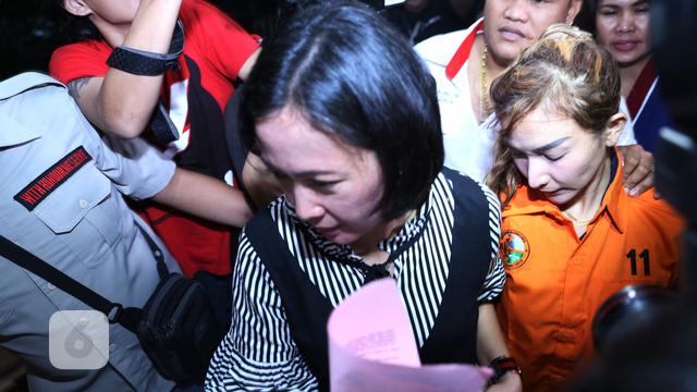 [Bintang] Roro Fitria Dipindah ke Ruang Tahanan