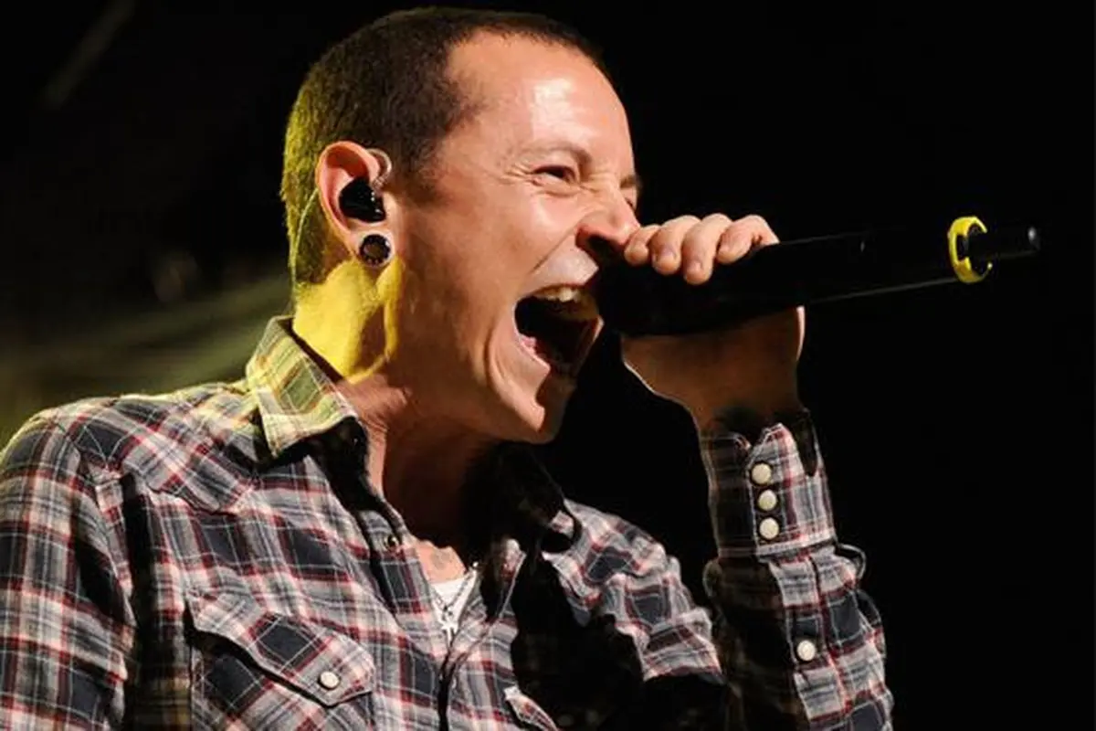 Sosok Chester Bennington yang Mencintai Keluarga