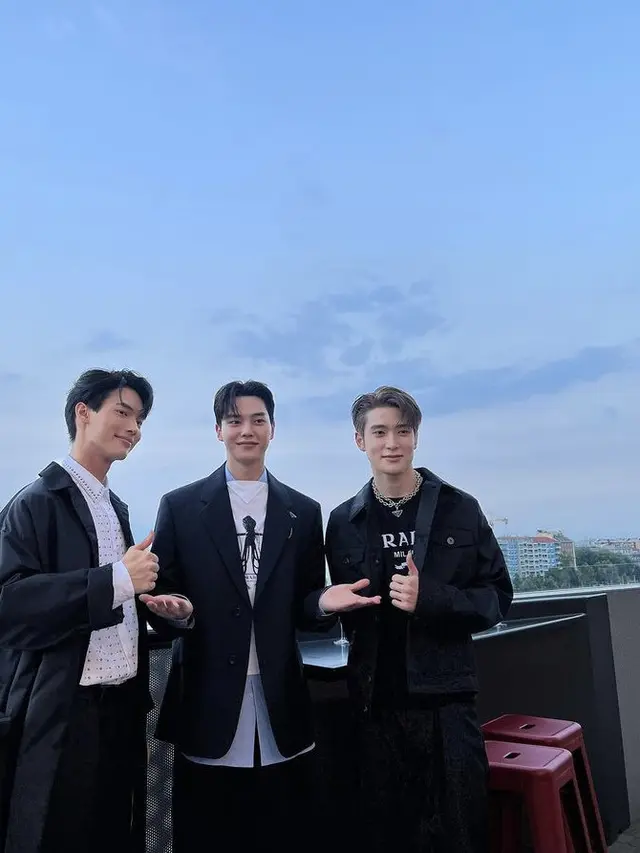 Jeahyun NCT, Song Kang, Win Metawin di Prada SS23 Italia, credit: @eedzilar