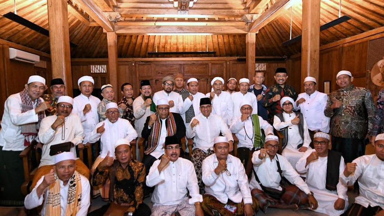 Forum Ulama dan Habaib Madura serta Ulama Keluarga Pendiri Nahdlatul Ulama (NU) mendukung memberikan dukungan politik kepada Bakal Calon Presiden Anies Baswedan di Pilpres 2024.