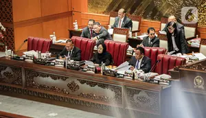 “Satu fraksi, Fraksi Partai Nasdem menyatakan setuju dengan catatan dan dua fraksi, Fraksi Partai Demokrat dan Fraksi PKS menyatakan menolak,” kata Puan. (Liputan6.com/Faizal Fanani)