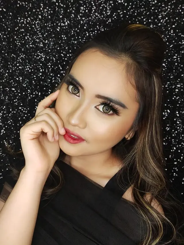 7 Pesona Lebby Wilayati dengan Makeup Tebal yang Selalu Curi Perhatian