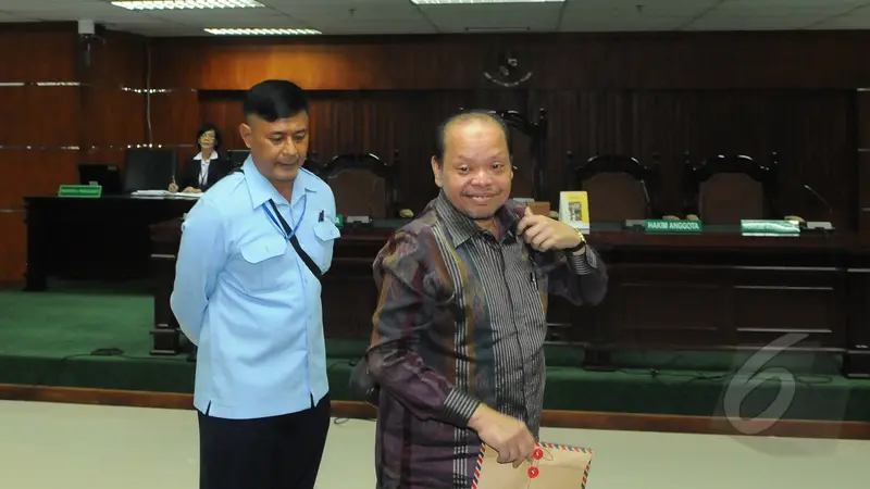 Tanpa Didampingi Kuasa Hukum, Sutan Bhatoegana Jalani Sidang Pembacaan Dakwaan