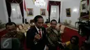 Presiden Joko Widodo (Jokowi) memberikan keterangan usai pertemuan trilateral di Gedung Agung Yogyakarta, Kamis (5/5). Indonesia, Malaysia dan Filipina menggelar pertemuan membahas keamanan maritim antara ketiga negara. (Boy Harjanto)