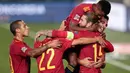 Bek timnas Spanyol, Sergio Ramos berselebrasi dengan rekan setimnya usai mencetak gol ke gawang Ukraina pada laga Grup 4 Liga A, UEFA Nations League 2020/2021 di Estadio Alfredo Di Stefano, Senin (7/9/2020) dini hari. Spanyol menang empat gol tanpa balas atas Ukraina. (AP Photo/Bernat Armangue)