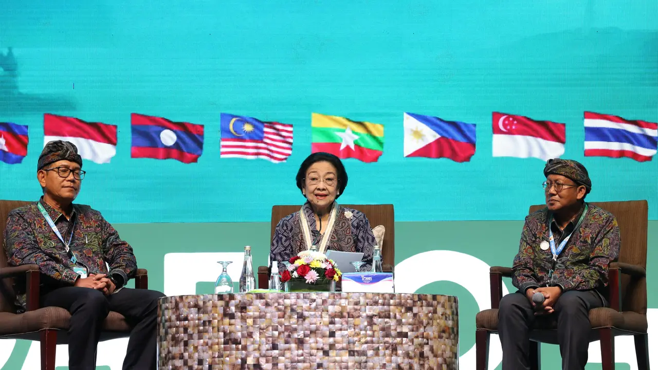 Megawati Soekarnoputri Terima Penghargaan Tertinggi dari AFEO