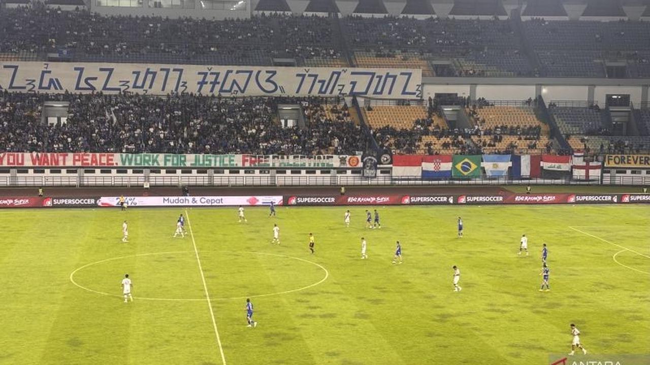 Hebat! Meski Main 10 Pemain, Persib Kalahkan Persis Solo 2-0 di GBLA