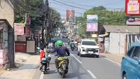 Bocah laki-laki yang tengah asyik merekam bus telolet di Ciputat Timur malah berujung menjadi korban jambret. (Footo: Tangkapan Layar Sosmed)