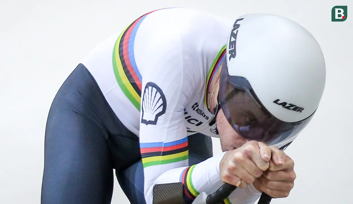 Tim balap sepeda Inggris berkompetisi pada babak kualifikasi nomor team pursuit putra UCI Track Nation Cup 2023 yang berlangsung di Jakarta International Velodrome, Rawamangun, Jakarta, Kamis (23/2/2023). (Bola.com/Bagaskara Lazuardi)