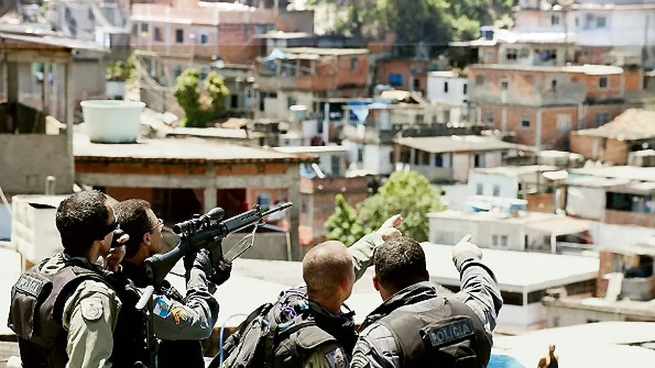 brasil-gangster121120b.jpg
