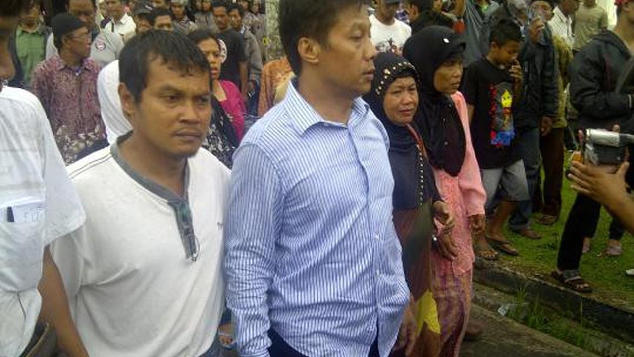 Ratusan warga ricuh saat sidang kasus pemotongan 2 bambu