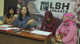 LBH Jakarta memberikan pendampingan hukum dalam gugatan praperadilan dugaan salah tangkap dan penyiksaan tiga tersangka kasus pencurian kendaraan bermotor, Jakarta, Minggu (28/5). (Liputan6.com/Helmi Afandi)