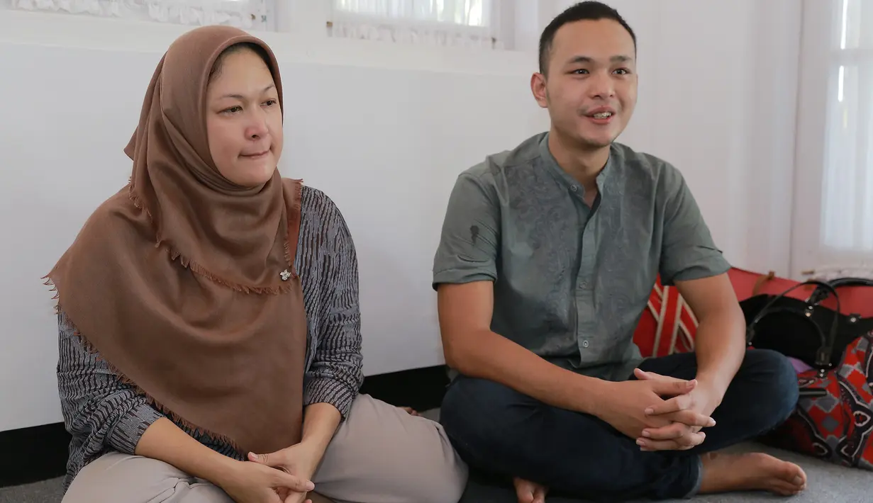 Aghi Alfaghi salah satu cucu yang paling dekat dengan Deddy, mengungkapkan bahwa kakeknya akhir-akhirnya berubah menjadi manja. (Adrian Putra/Bintang.com)