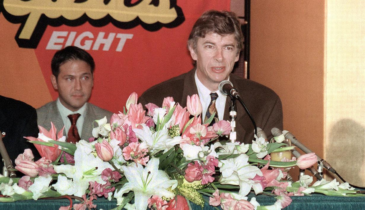 Bersama Arsenal, Wenger pun menorehkan sejarah. Dia berhasil menjadi salah satu manajer yang paling disegani di Inggris. (Photo by JIJI PRESS / JIJI PRESS / AFP)