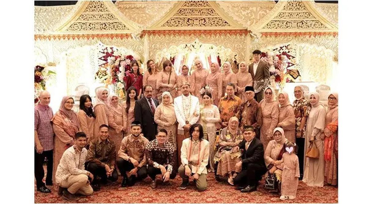 6 Potret Zaskia dan Shireen Sungkar KondanganBareng, Kompak dengan Keluarga Besar