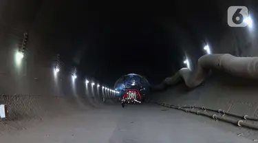 Suasana proyek Kereta Cepat Indonesia China, Purwakarta, Selasa (21/6/2022). Sebanyak 13 terowongan atau tunnel yang berada di proyek Kereta Cepat Jakarta-Bandung (KCJB) berhasil ditembus. Tunnel yang terakhir ditembus adalah tunnel 2 di Jatiluhur, Purwakarta. (Liputan6.com/Herman Zakharia)