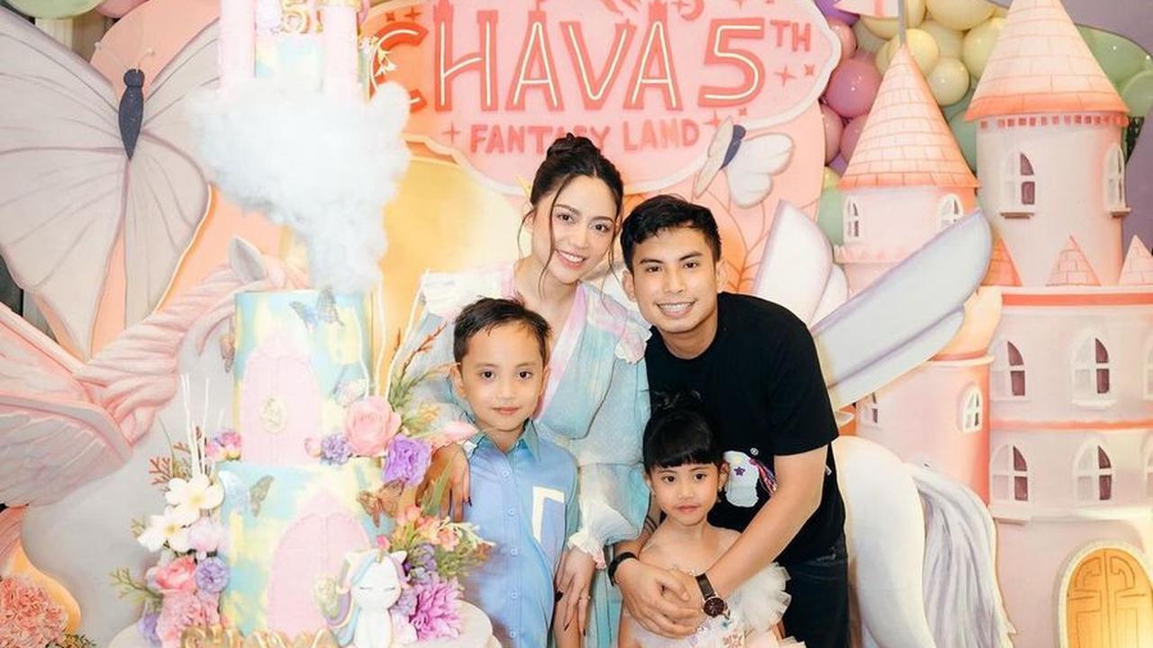 7 Potret Ulang Tahun Chava Putri Rachel Vennya, Dirayakan dengan Pesta Mewah Bertema Unicorn - Okin Hadir Namun Disebut Tak Baca Grup WA