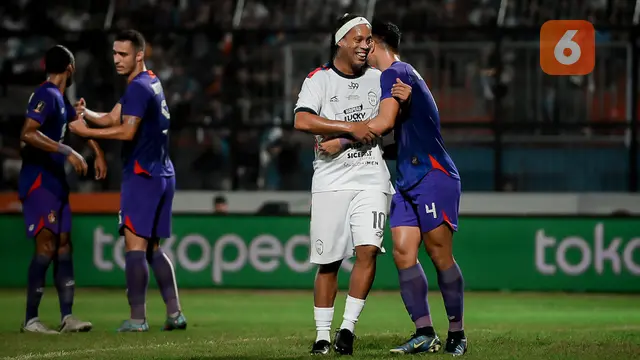 Foto: Diperkuat Ronaldinho, RANS Nusantara FC Tumbang dari Persik Kediri Pada Ajang Trofeo Meet the Star