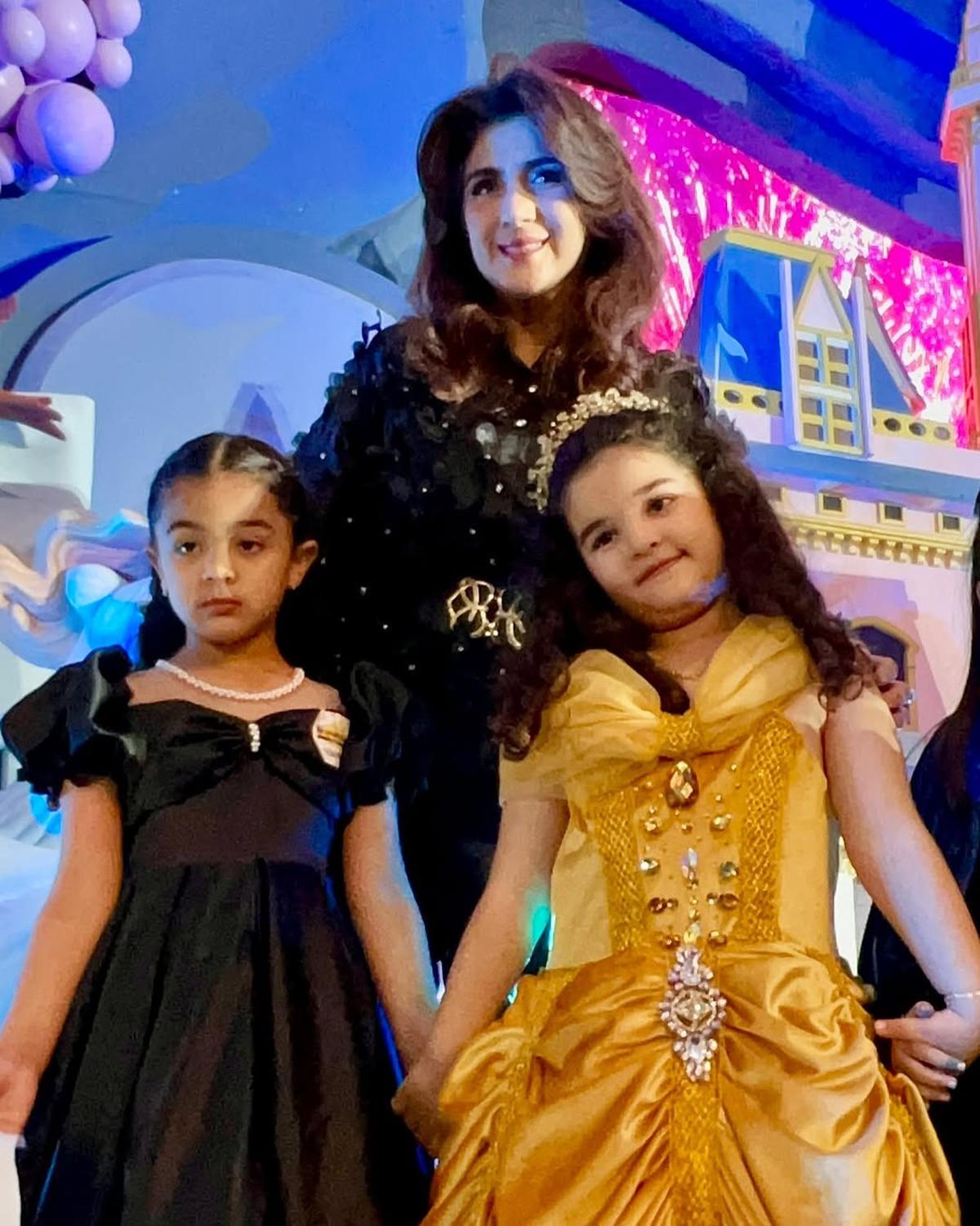 7 Potret Tania Nadira Bersama Ibu dan Adik yang Cantik Semua