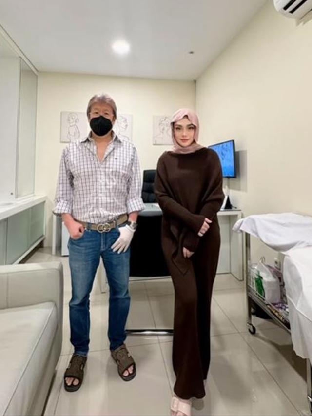 Jalani Puasa Usai Mualaf, Ini 6 Potret Celine Evangelista Antusias Belajar Islam