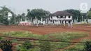 Pembangunan perumahan terhenti sementara akibat pandemi virus corona COVID-19, Pamulang, Tangerang Selatan, Banten, Senin (13/7/2020). Penjualan rumah baru siap huni mengalami penurunan hingga 50,5 persen dibandingkan dengan tahun sebelumnya. (merdeka.com/Dwi Narwoko)