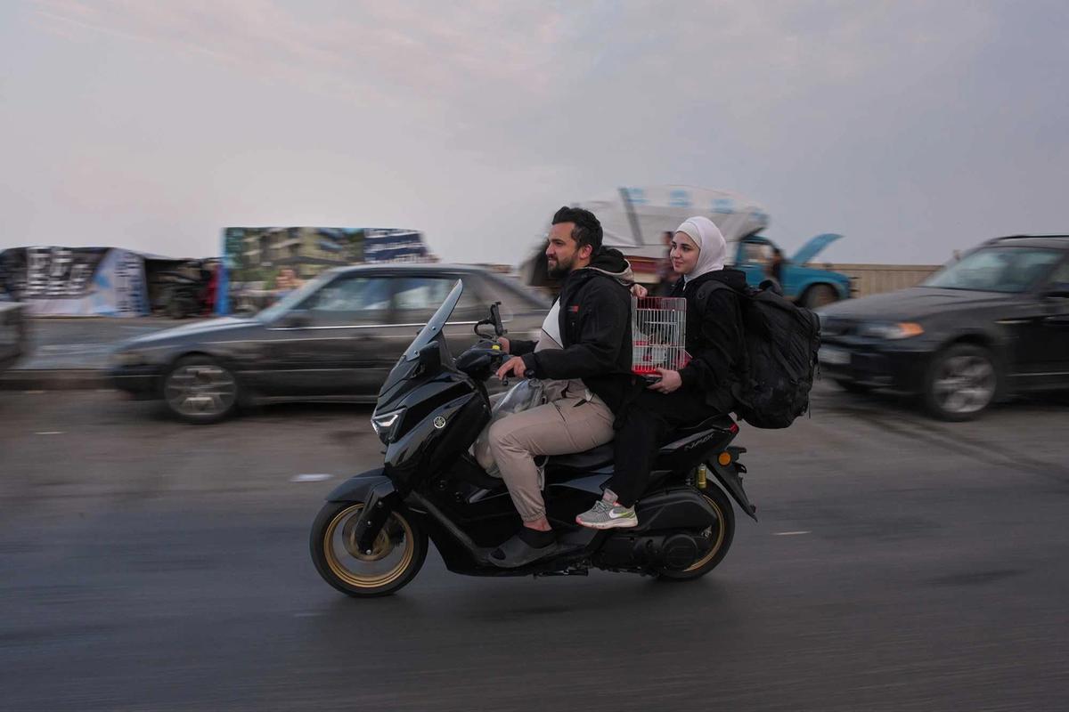 FOTO Warga Lebanon Kembali dari Pengungsian Setelah Gencatan Senjata