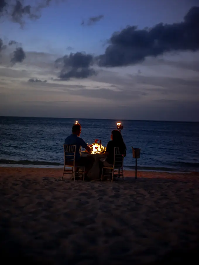 [Fimela] Makan Malam Romantis