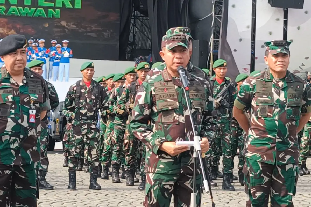 Panglima TNI Jenderal TNI Agus Subiyanto di Monumen Nasional (Monas), Jakarta.