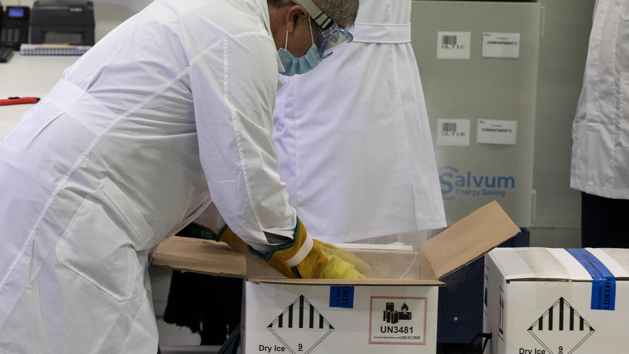 Vaksin COVID-19 buatan Pfizer tiba di Yunani