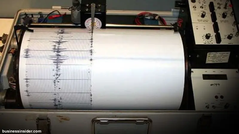 gempa-seismograf130210b.jpg