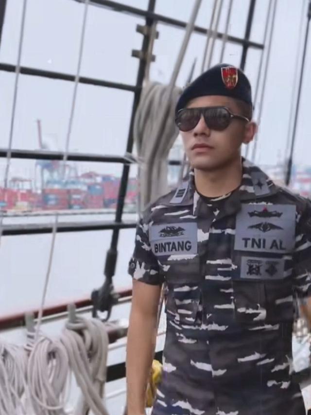 Riza Syah Pakai Seragam TNI
