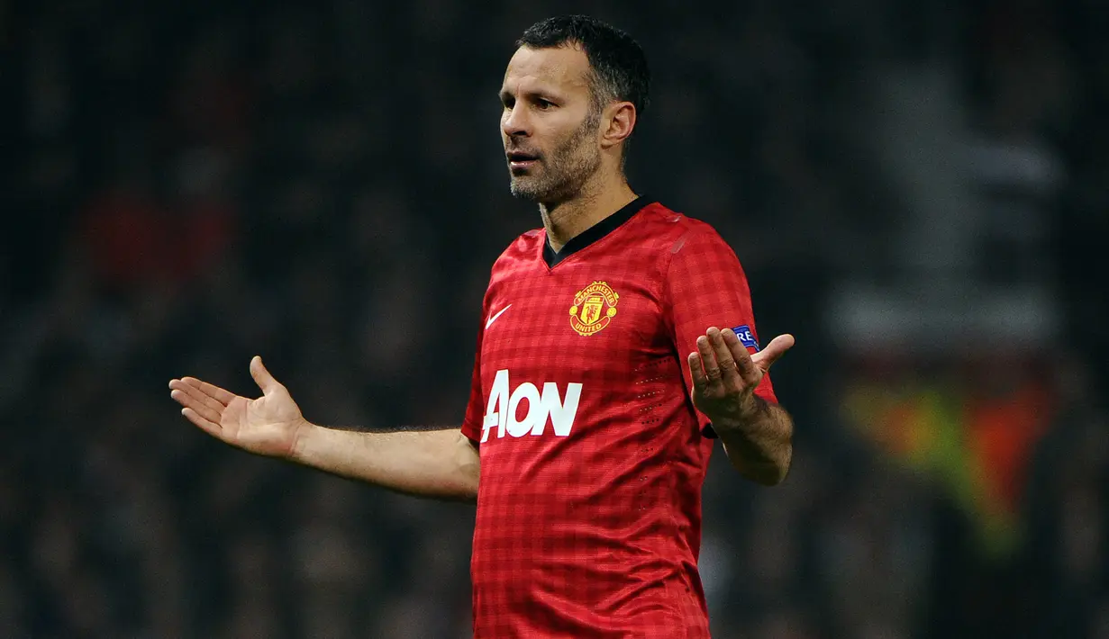 Ryan Giggs. Gelandang asal Wales ini tampil di era Premier League hanya bersama Manchester United selama 22 musim, mulai 1992/1993 hingga 2013/2014. Total tampil dalam 632 laga dengan mencetak 109 gol. (AFP/Pierre-Philippe Marcou)