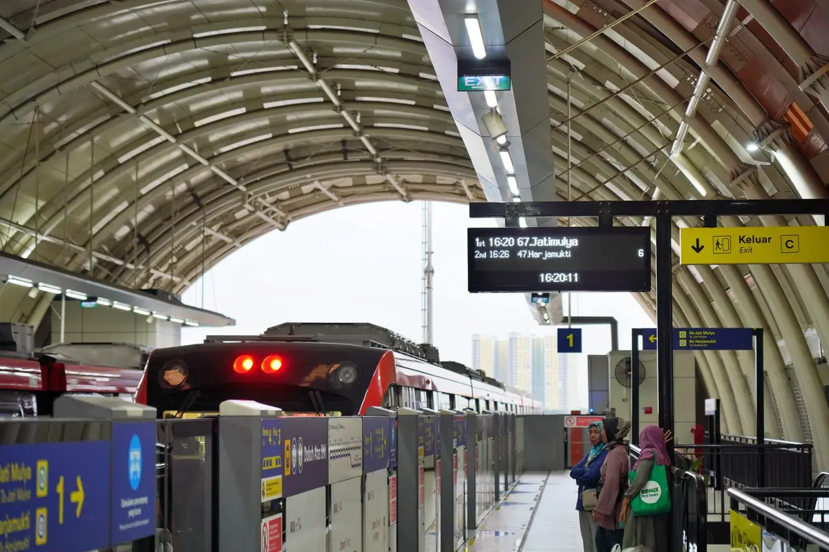 LRT Jabodebek saat libur panjang Wafat Yesus Kristus hingga Paskah (Foto: LRT Jabodebek)