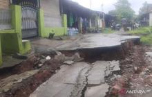 Longsor Kodam Bekasi: Hujan Deras Picu Kerusakan Parah di Cikarang Selatan