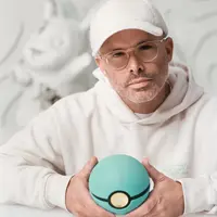 Luncurkan koleborasi kapsul Pokémon, Tiffany & Co. gandeng seniman kontemporer Daniel Arsham.