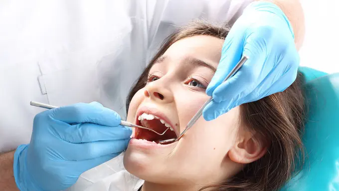 Kenapa Pembersihan Karang Gigi Bikin Gigi Sensitif?