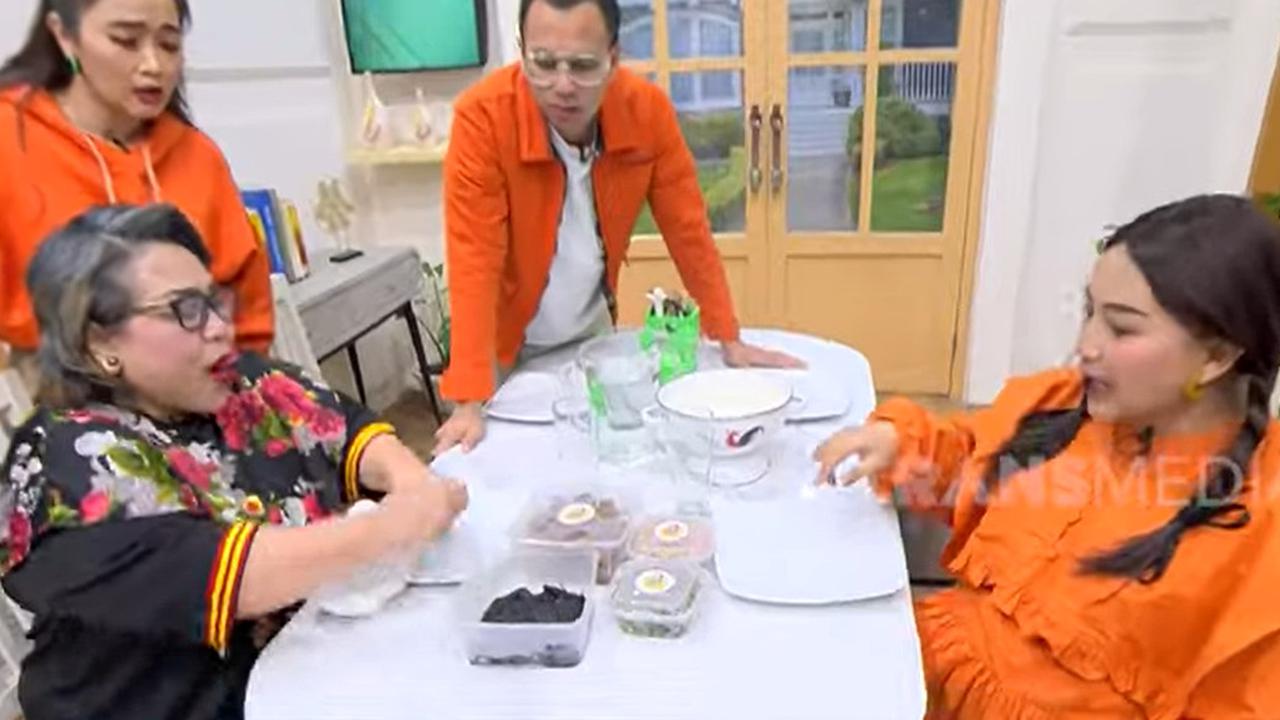 Komedian Nunung Buka Usaha Katering