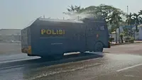 Water Cannon Dikerahkan Bersihkan Abu Anak Krakatau di Serang