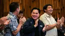 Ketua umum PSSI, Erick Thohir (tengah) bersama Ketua Steering Committee Piala Presiden 2024, Maruarar Sirait (kanan) dan Direktur Utama PT LIB, Ferry Paulus menghadiri acara Malam Apresiasi Piala Presiden 2024 yang berlangsung di SCTV Tower, Senayan, Kamis (19/12/2024). (Bola.com/Bagaskara Lazuardi)