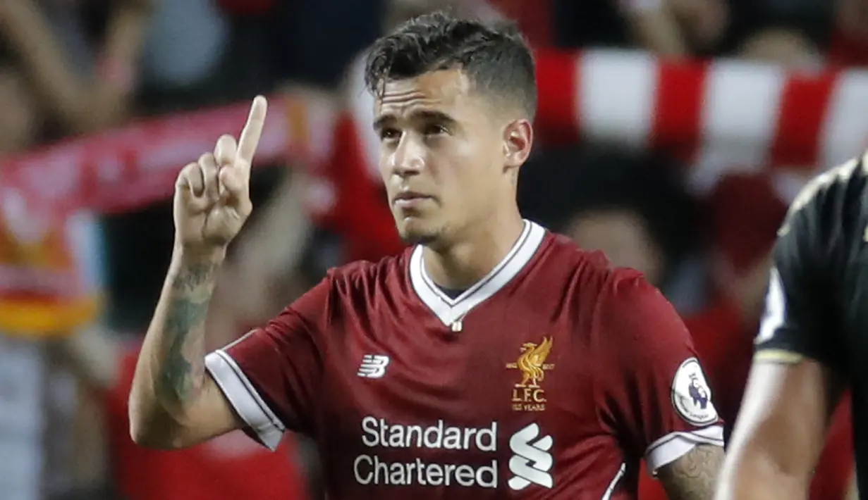 Awalnya Manajemen Blaugrana dikabarkan Sky Sports mengajukan penawaran 100 juta euro (Rp 1,6 triliun), demi mendapatkan servis Coutinho. Namun tawaran tersebut ditolak Liverpool lantaran terlalu kecil untuk pemain sekelas Coutinho. (AP/Kin Cheung, file)