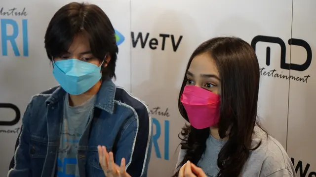 Angga Yunanda dan Syifa Hadju. (Foto: Koleksi WeTV)