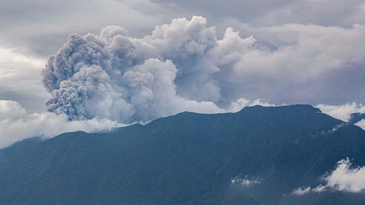 Gunung Marapi Erupsi Lagi, Evakuasi Ditunda