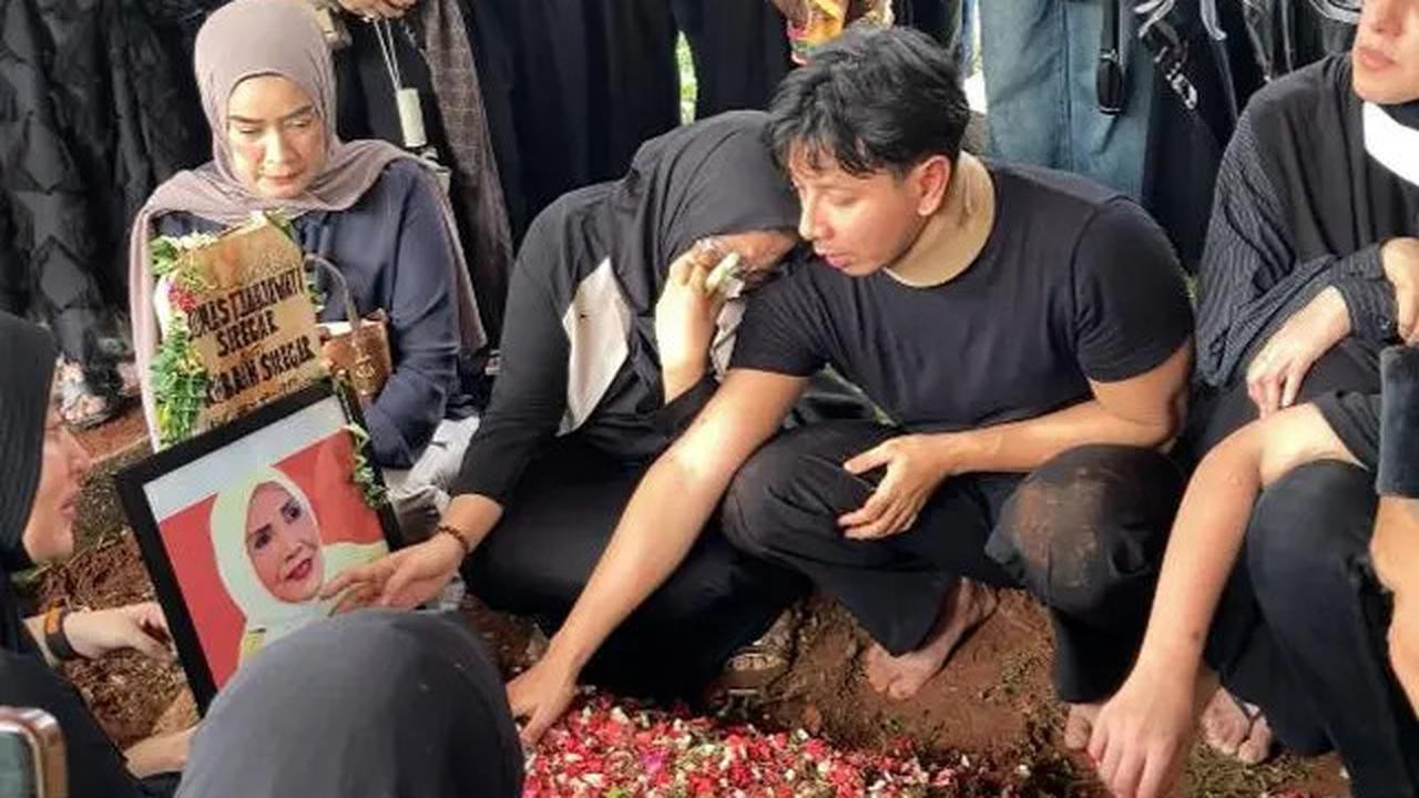 Curhat Sonny Septian Setelah Ibunda Dimakamkan: Separuh Hidupku Pergi Saat Kau Meninggalkanku