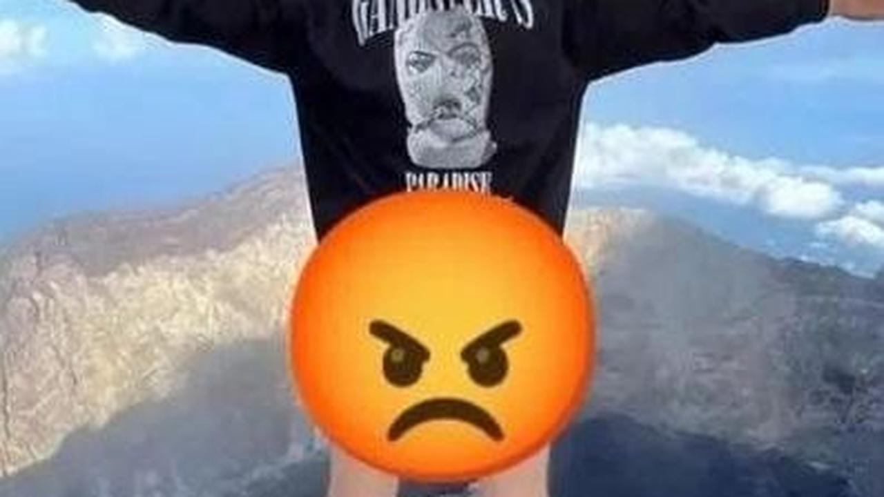 Viral seorang bule membuka celana saat naik gunung di Bali