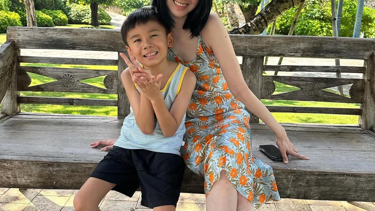 Sudah Menikah dan Punya Anak, Ini 7 Potret Laura Basuki Bareng Keluarga yang Jarang Tersorot