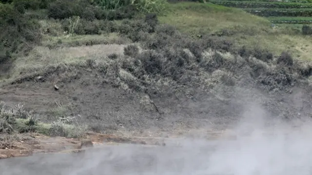 Kawah Sileri mendadak meletus pada 1 dan 8 April 2018. (Foto: Liputan6.com/BPBD BNA/Muhamad Ridlo)