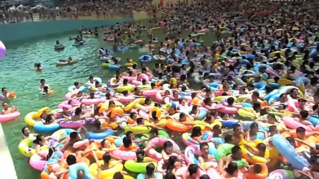 Kolam Renang Mati di China Mungkin yang Terpadat di Dunia