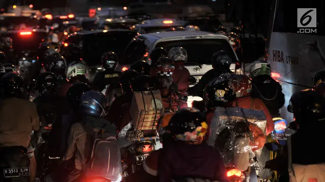 Pemudik Motor Mulai Masuki Jalur Kalimalang